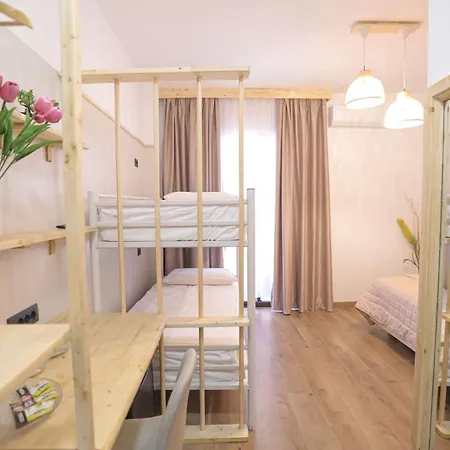 Nidum Harmony לינה וארוחת בוקר טיראנה