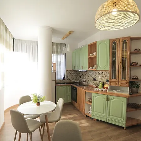 Nidum Harmony לינה וארוחת בוקר טיראנה